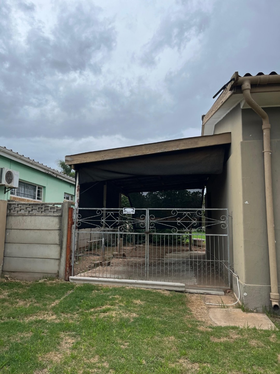 To Let 3 Bedroom Property for Rent in Bothasrus Eastern Cape